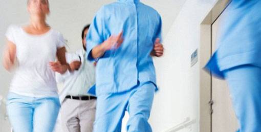 İzmir Bornova Yunus Emre Aile Sağlık Merkezi’nde, hastayı görmeden ilaç