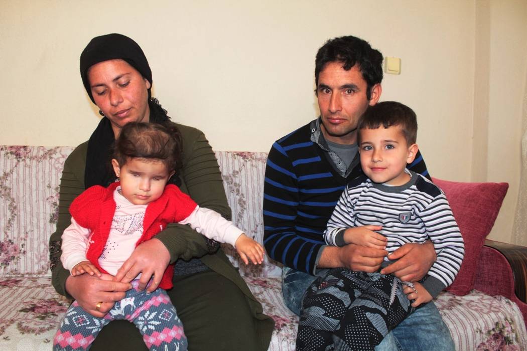 Doğuştan görme engelli 1.5 yaşındaki Fatmanur, kendisine uzanacak şifa elini