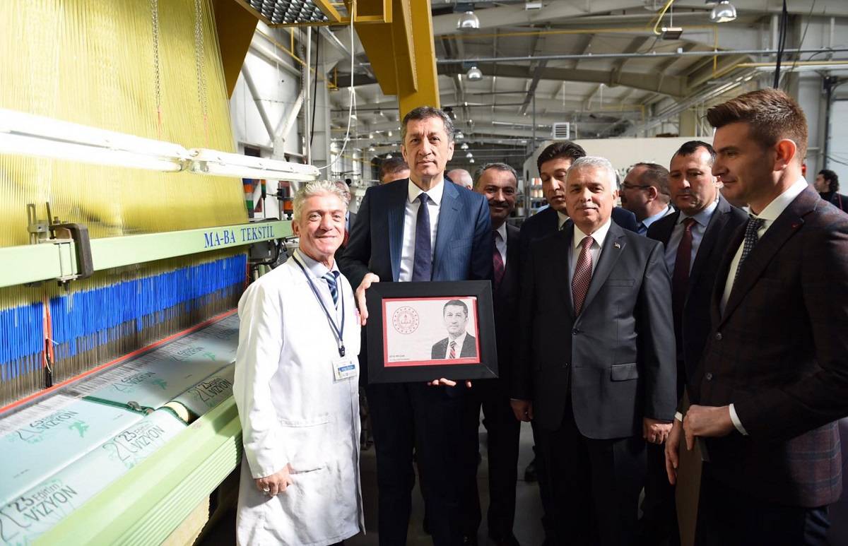 Millî Eğitim Bakanı Ziya Selçuk, öğretmenlerin omuzlarından yükselecek bir sistem