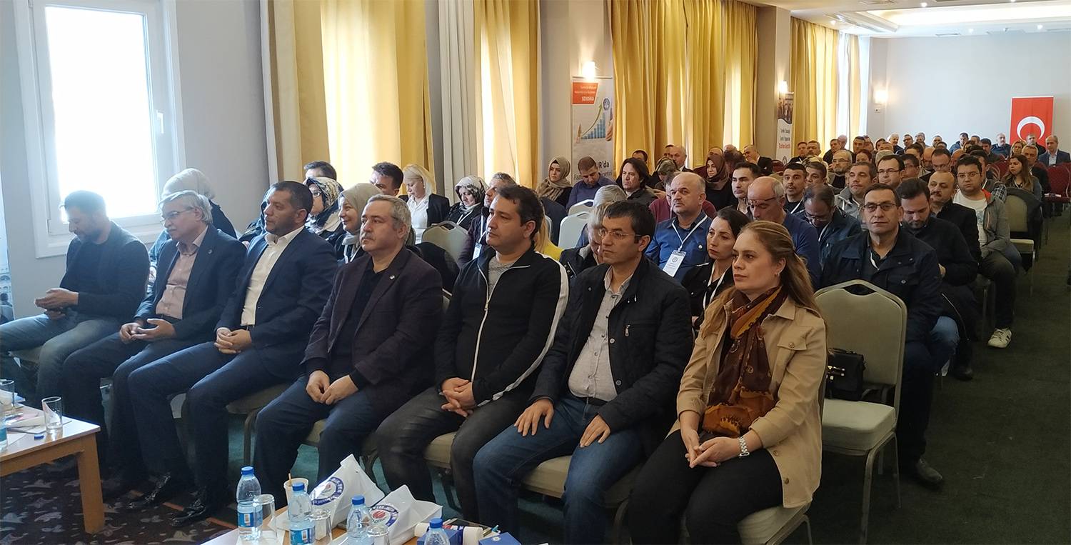 Eğitim-Bir-Sen Genel Sekreteri Latif Selvi, öğretmenliğin ve eğitim kurumu yöneticiliğinin