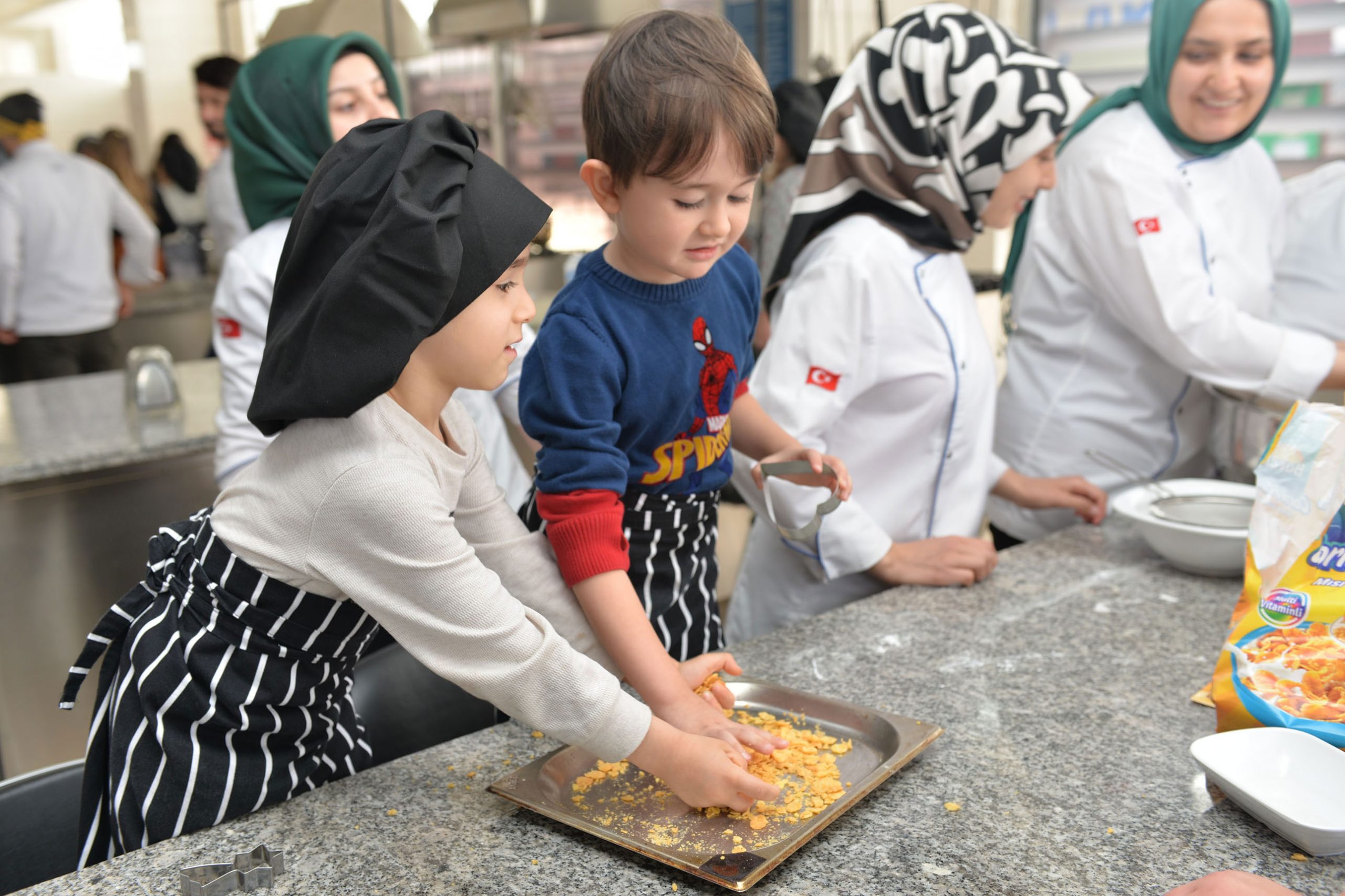 Karamanoğlu Mehmetbey Üniversitesi Gastronomi ve Aşçılık Öğrencileri, minik misafirleri ile