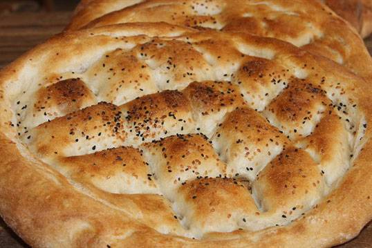İzmir’de bu yıl 300 gr ramazan pidesi 2.50 liradan satılacak.