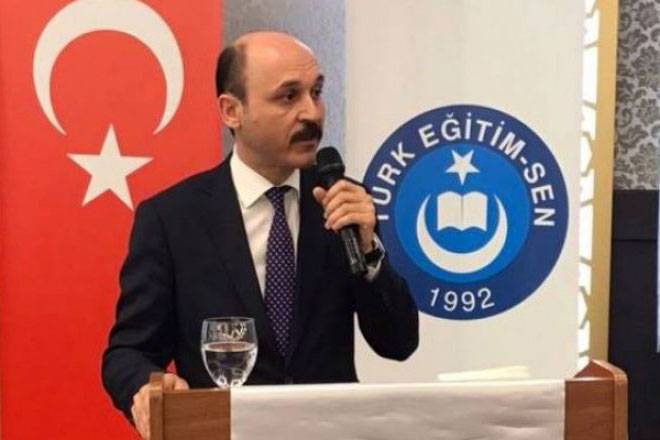 KRT’de yayınlanan Eğiti-Yorum programına katılan Türk Eğitim-Sen Genel Başkanı Talip