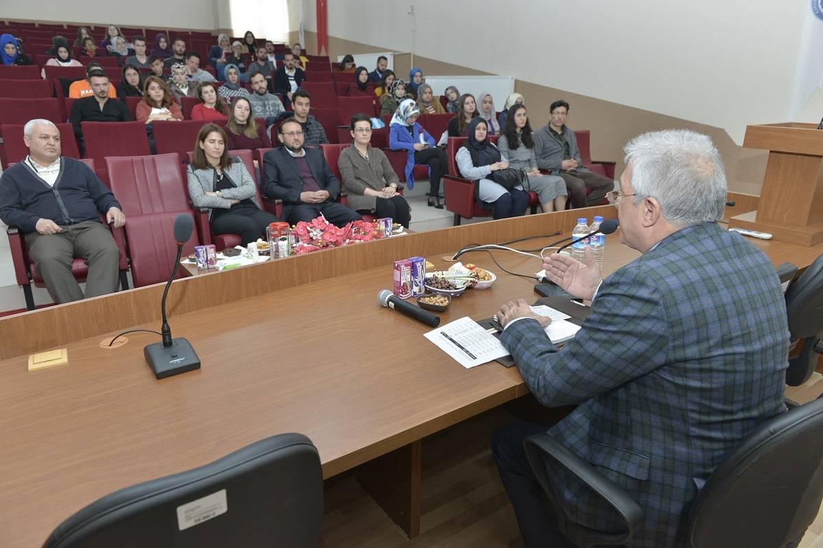 Selçuk Üniversitesi Gıda Mühendisliği Bölüm Başkanı Prof. Dr. Mustafa Karakaya,