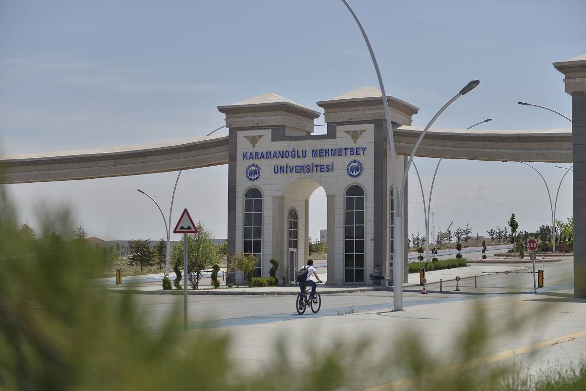 Karamanoğlu Mehmetbey Üniversitesi (KMÜ) Diş Hekimliği Fakültesinin ismi Ahmet  Keleşoğlu