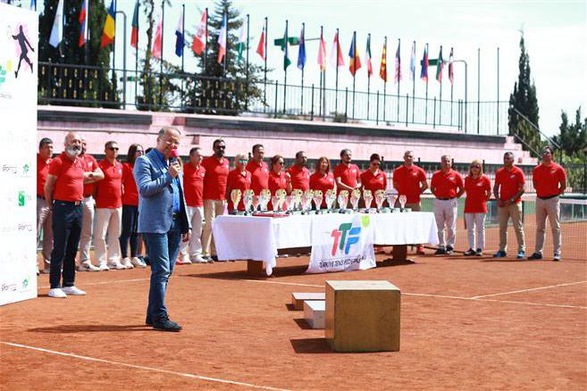 Türkiye Tenis Federasyonu (TTF) Başkanı Cengiz Durmuş, senyör tenisçilere destek