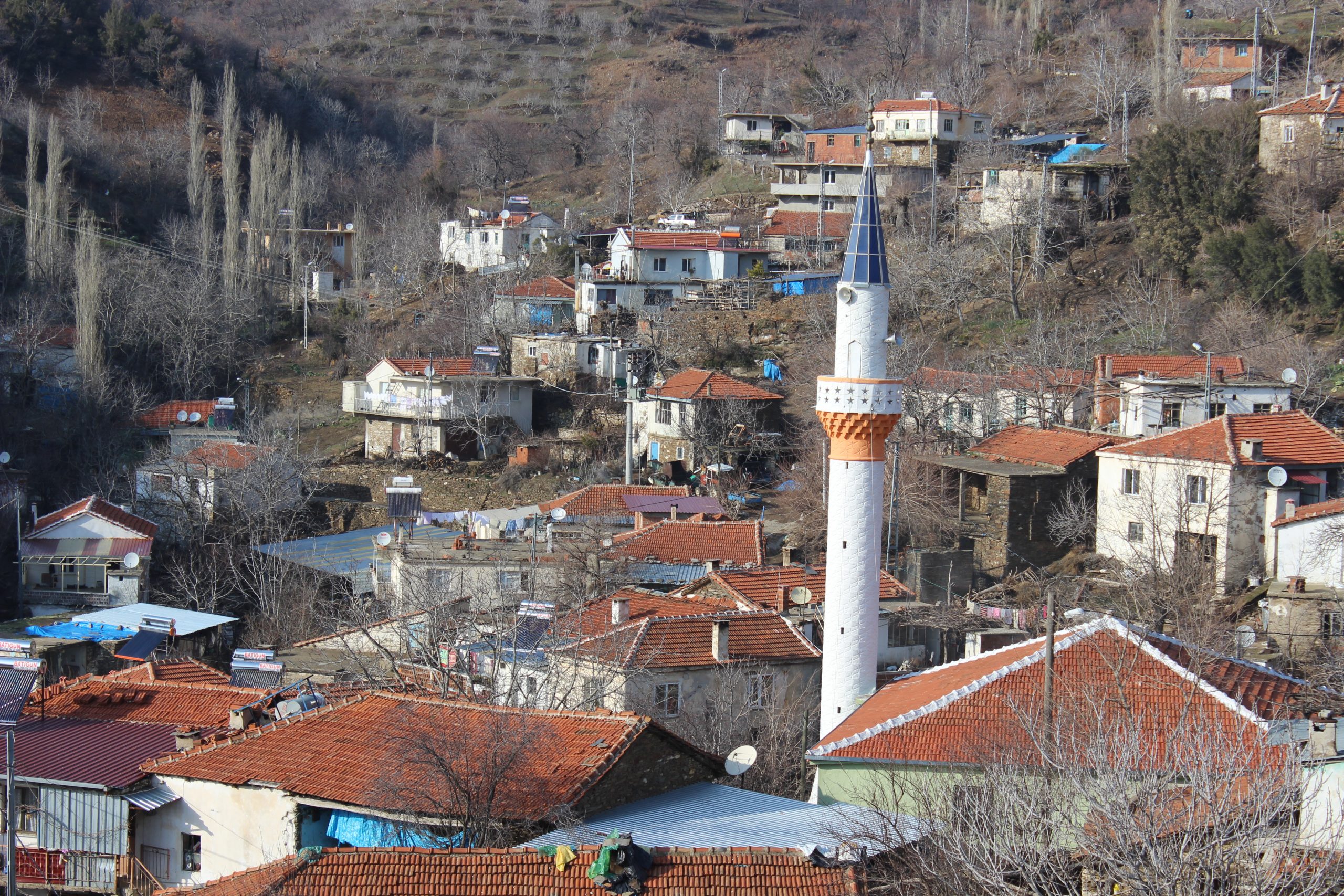 Tire’nin dağ köylerinden biri olan Büyükkemerdere Köyü’nde yaklaşık 200 hanede