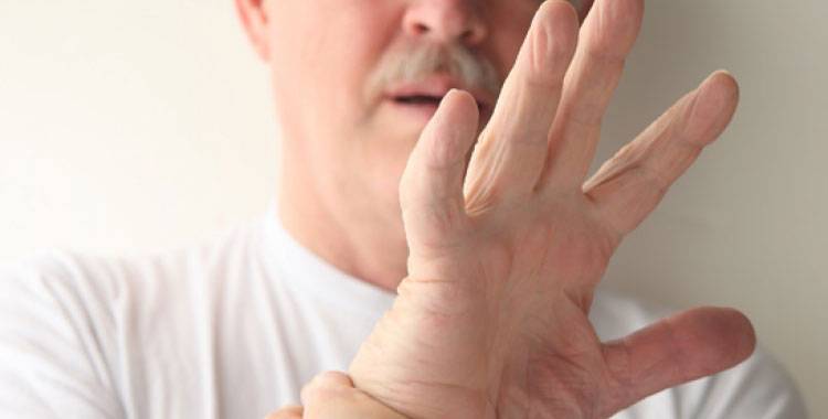 Titreme, hareketlerde yavaşlama ve yürüyüş problemlerine yol açan Parkinson hastalığı,