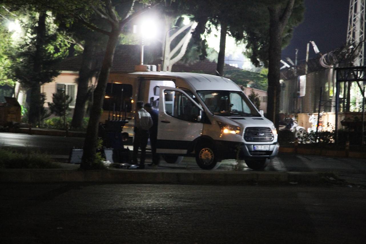 İZMİR’in Ödemiş ilçesinde, açık cezaevi yakınına bırakılan şüpheli paket endişe
