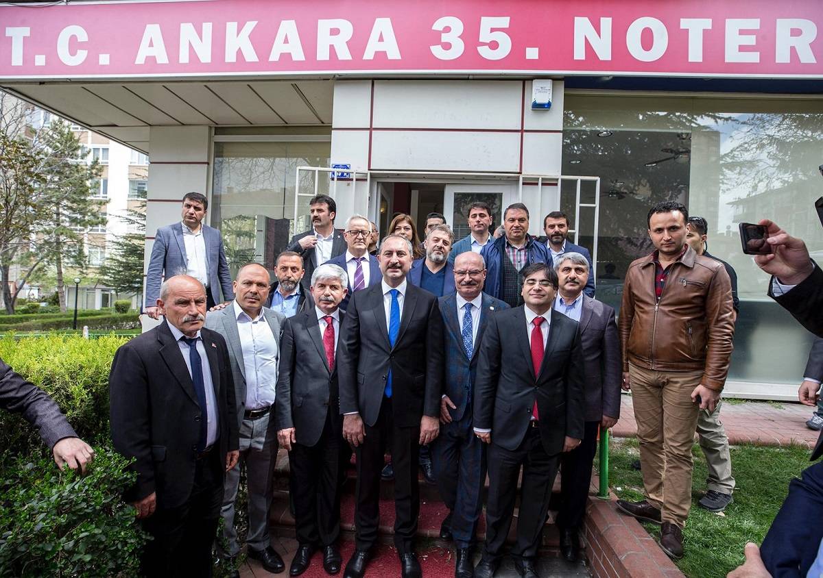 Gurbetçilere Noter Kolaylığı Adalet Bakanı Abdulhamit Gül, yurt dışında milyonlarca Türk vatandaşının yaşadığını