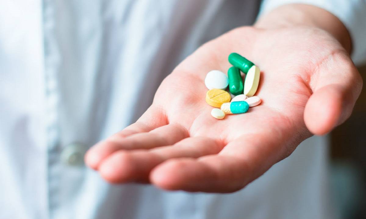 Aile, Çalışma ve Sosyal Hizmetler Bakanı Zehra Zümrüt Selçuk, 1999’da