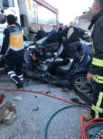 Yozgat’a bağlı Sorgun ilçesinde otomobil ile minibüs çarpıştı. Meydana gelen