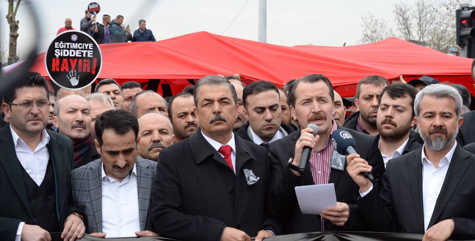 Eğitim-Bir-Sen ve Memur-Sen Genel Başkanı Ali Yalçın, ” Öğretmene saygınlık