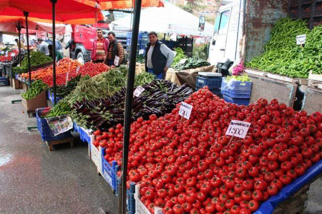Pazarcı esnafına yönelik eğitim seferberliği başlattıklarını belirten Ticaret Bakanı Ruhsar