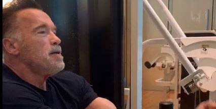 Ünlü aktör Arnold Schwarzenegger, TikTok’ta akım başlattı. @arnoldschnitzel kullanıcı adıyla