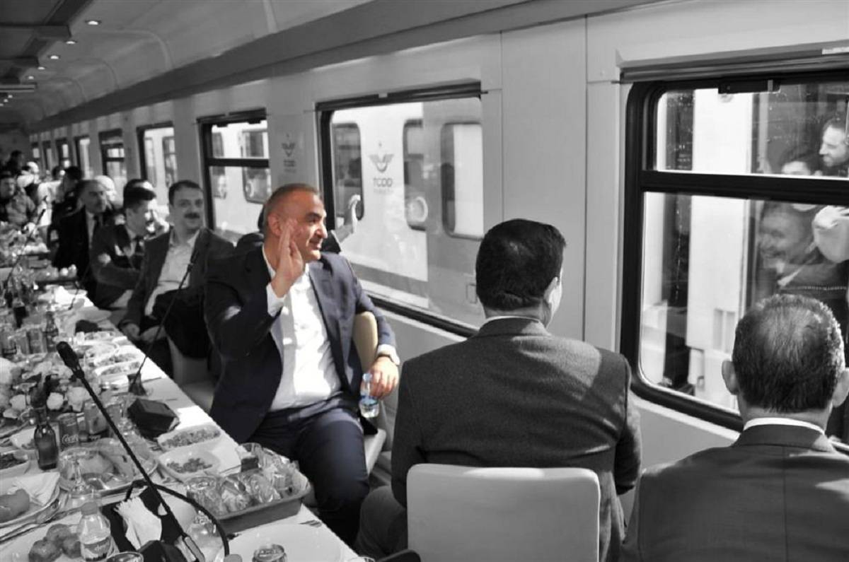 Kültür ve Turizm Bakanı Mehmet Nuri Ersoy, ‘Doğu Ekspresi’ ile