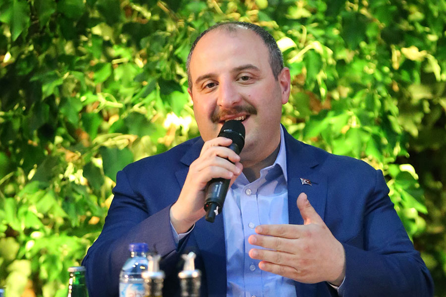 Sanayi ve Teknoloji Bakanı Mustafa Varank, ilk olarak elektrikli versiyonu