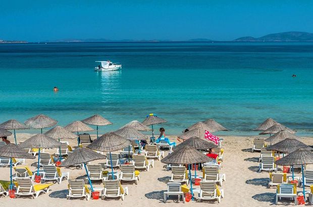 Milli Eğitim Bakanlığı’nın yeni eğitim takvimi tartışmaları sürerken, Egeli turizmciler