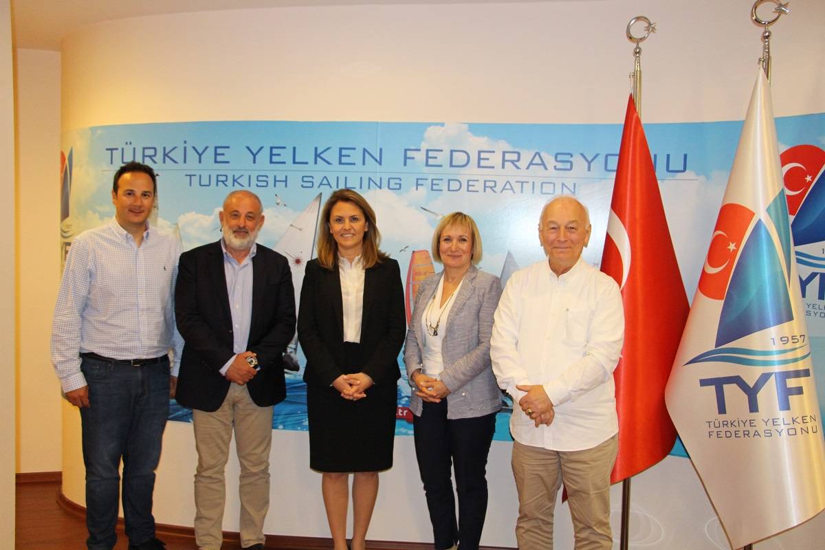 Türkiye Açıkdeniz Yarış Kulübü Komodoru Vedat Tezman ve Yönetim Kurulu