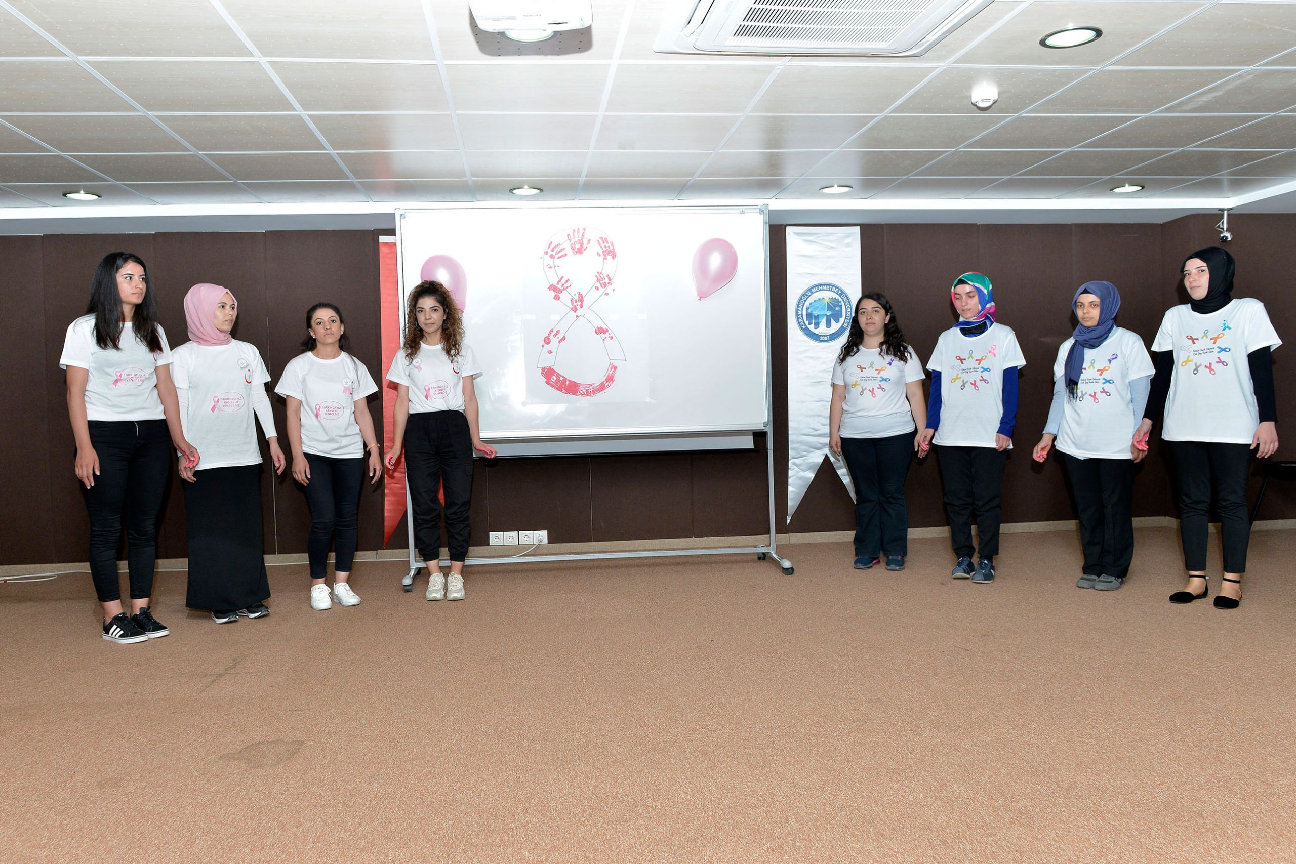 Uzmanlar, rahim ağzı kanserinin bazen hiç belirti vermeyebileceğini belirterek, “30-65