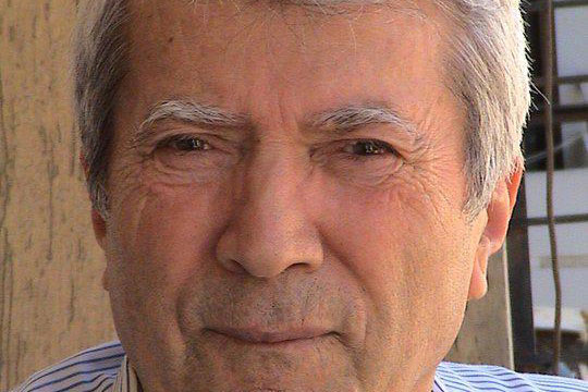 İzmir basınının duayen isimlerinden Zeynel Kozanoğlu dün gece hayatını kaybetti.