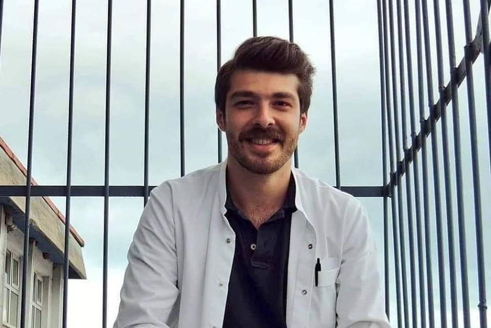 Suriye’de yaralanan doktorun hikayesi yürek burktu. Sağlık Sen İzmir 2