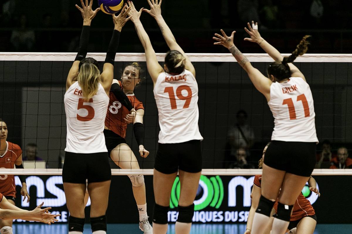 A Bayan Voleybol Milli Takımı, Montreux Volley Masters’a Galibiyetle Başladı A Bayan Milli Takımı, İsviçre’nin Montrö şehrinde organize edilen Montreux