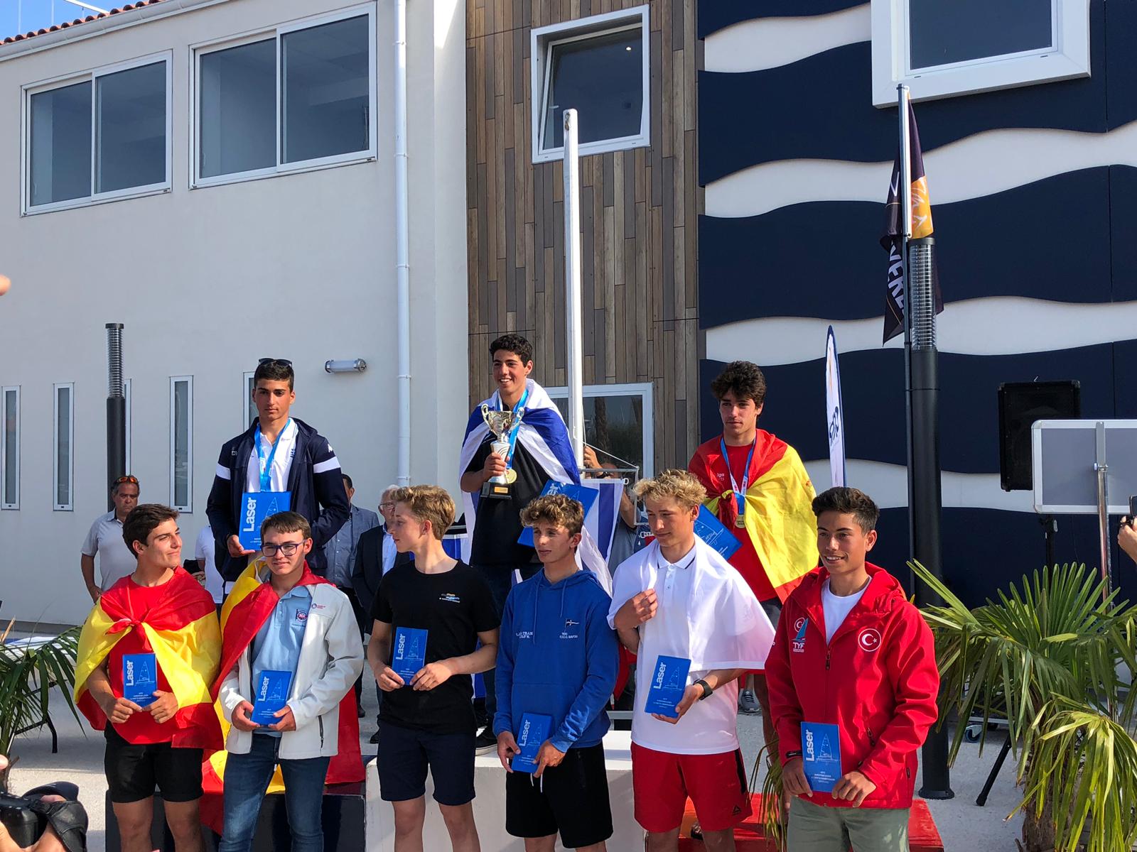 Başarılı sporcularımız, Fransa’da düzenlenen Laser 4.7 Avrupa Şampiyonası’ndan iki ödül