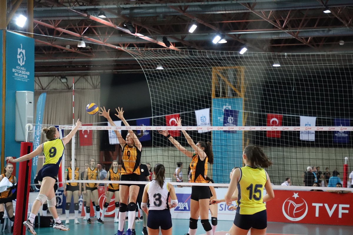 Voleybolda Yıldız Erkekler ve Genç Kızlar Türkiye Şampiyonası bugün başlıyor.