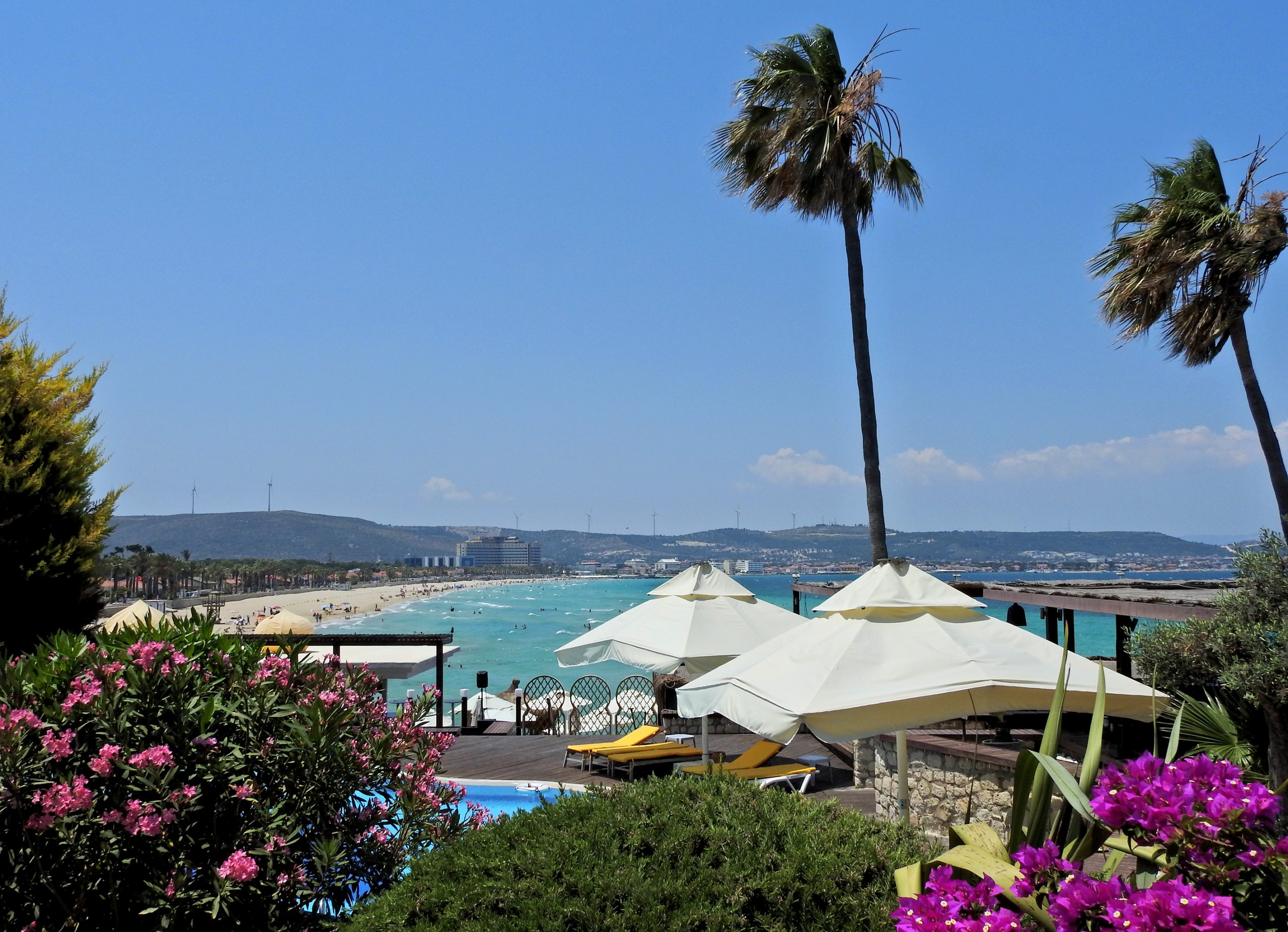 Uzun Ramazan Bayramı ile başlayan yaz tatili, turizmin gözbebeği Çeşme’de