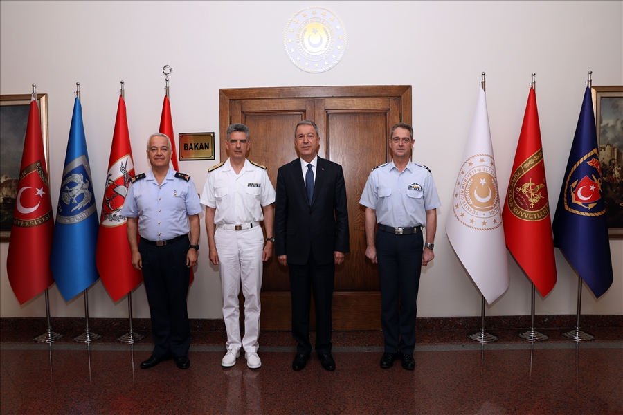 Millî Savunma Bakanı Hulusi Akar, toplantılar için Ankara’da bulunan Yunanistan