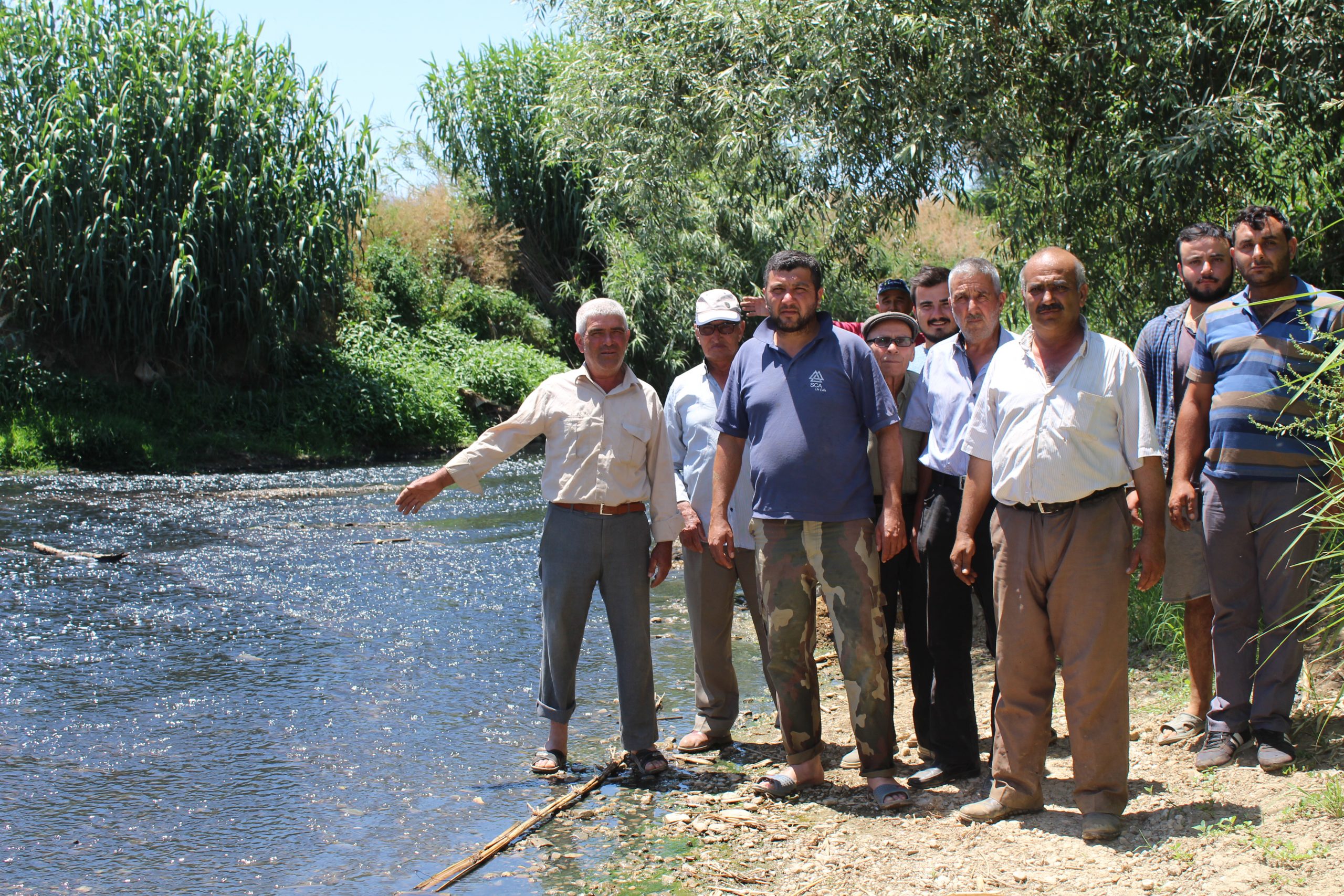 Bir zamanlar içinde balıkların yüzdüğü Küçük Menderes Nehri alarm veriyor.