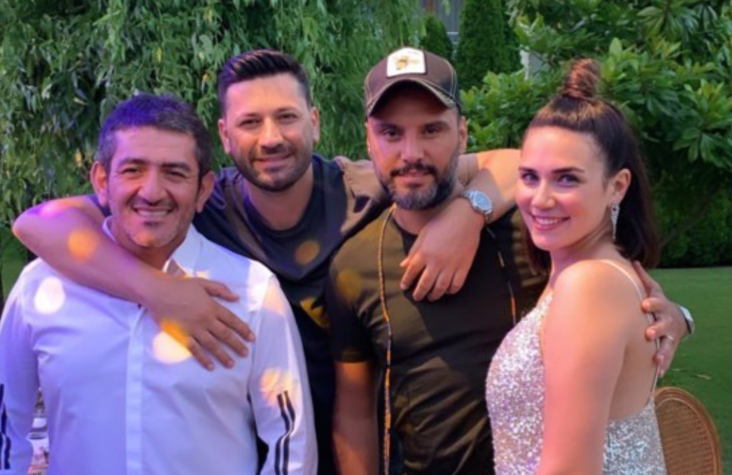 Alişan’a Sürpriz Doğum Günü Şarkıcı Alişan eşinin ve yakın arkadaşlarının hazırladığı sürpriz doğum günü