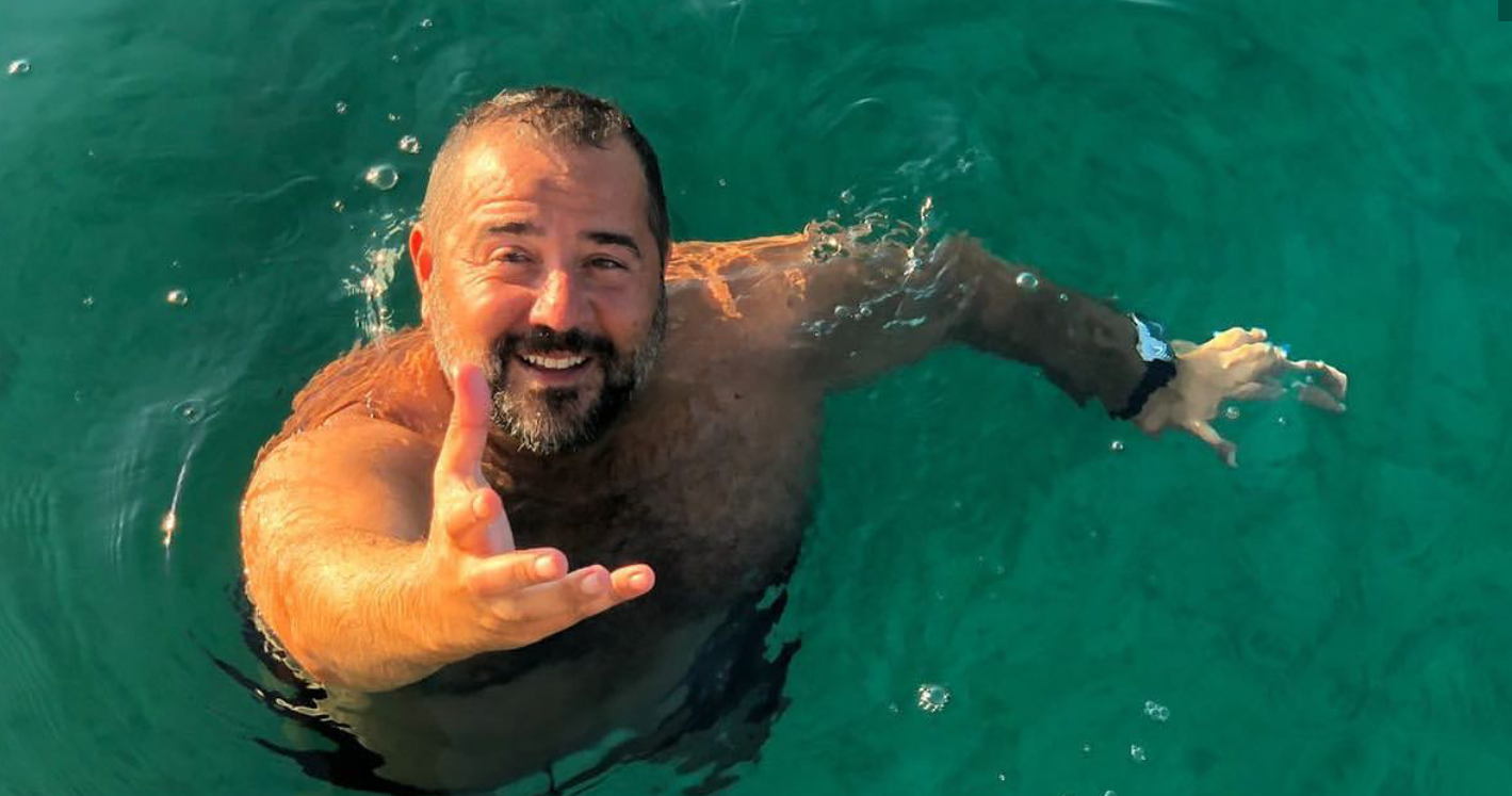 Ata Demirer’in Mavi Tutkusu Mavi tutkunu olan komedyen Ata Demirer haftaya denizle başladı. Haftasonunu