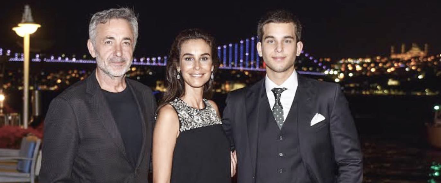 Onan Ailesinin Mezuniyet Gecesi Oyuncu olan Arzum Onan ve Mehmet Aslantuğ çiftinin oğulları Can