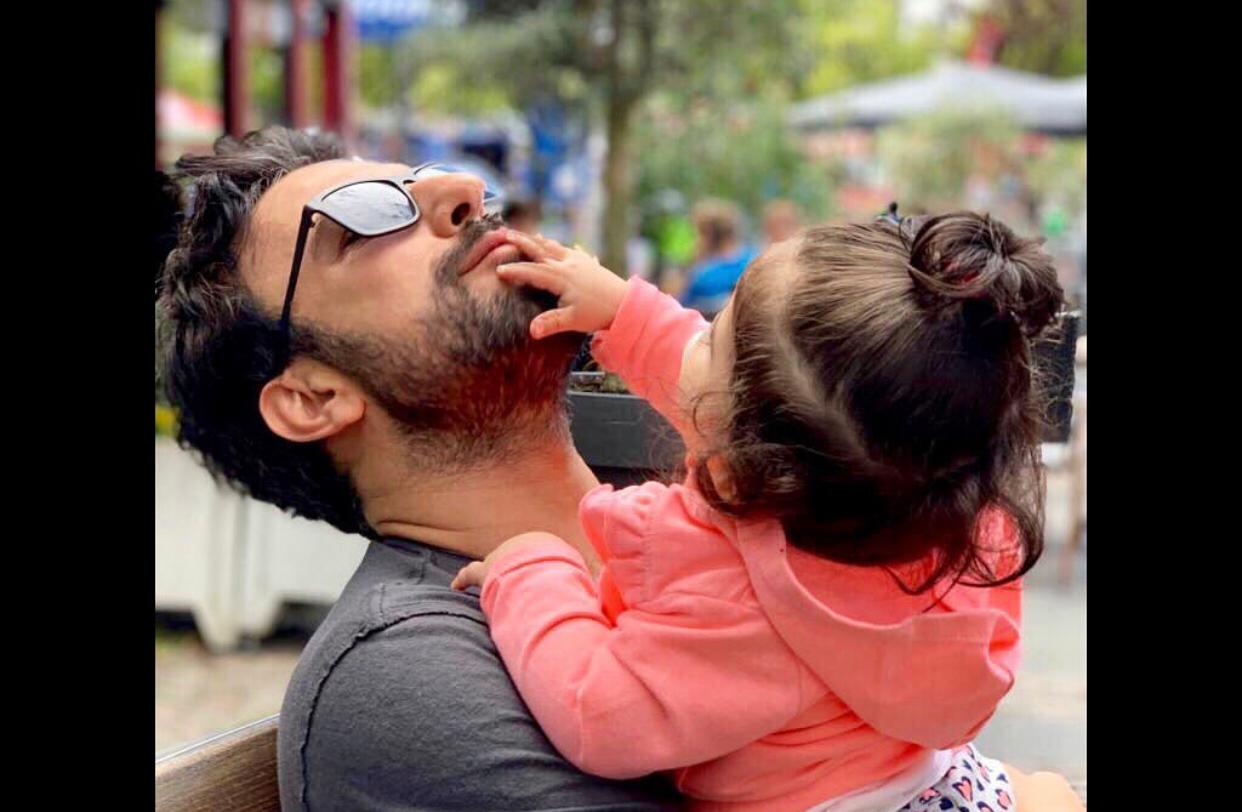 Tarkan’dan Babalar Günü Fotoğrafı Tarkan geçtiğimiz gün kutlanan babalar günü için instagram hesabına kızıyla