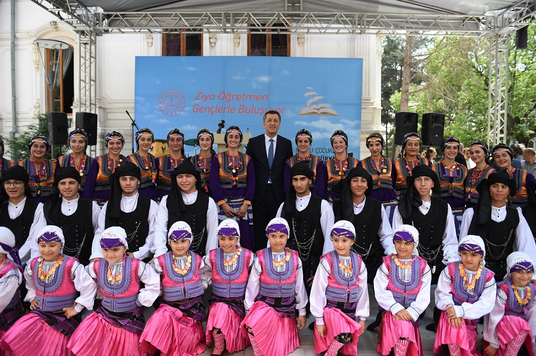 Milli Eğitim Bakanı Ziya Selçuk,  yaptığı açıklamada, “Yüksek puan almak