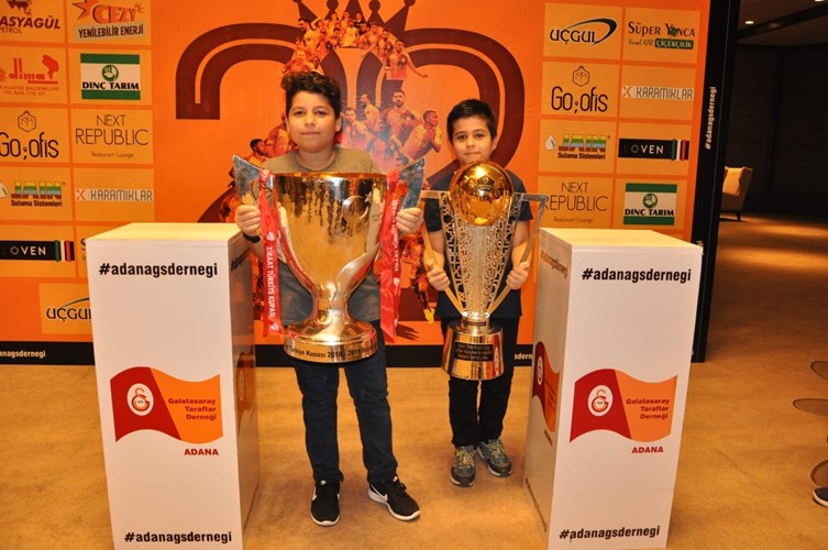 Galatasaray’ın Şampiyonluk Coşkusu Adana’da Yaşandı Adana Galatasaraylılar Derneği’nin resmi açılışı gerçekleştirildi. Dernek açılışına Çukurova Belediye