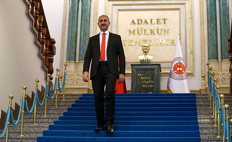 Adalet Bakan Yardımcılıklarına Yeni Atama Adalet Bakan Yardımcılıklarına yeni atama yapıldı. İlişkin atama kararları Resmi