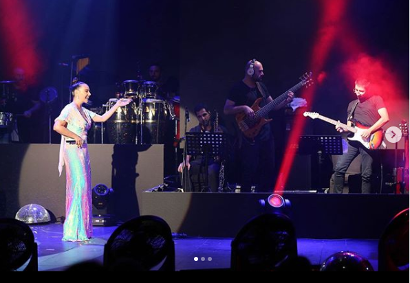 Ebru Gündeş, 6 Yıl Aradan Sonra İlk Kez Harbiye Açıkhava Sahnesi’nde! 5 yıllık suskunluğuna geçtiğimiz aylarda ‘’Aşık’’ albümüyle son veren Ebru