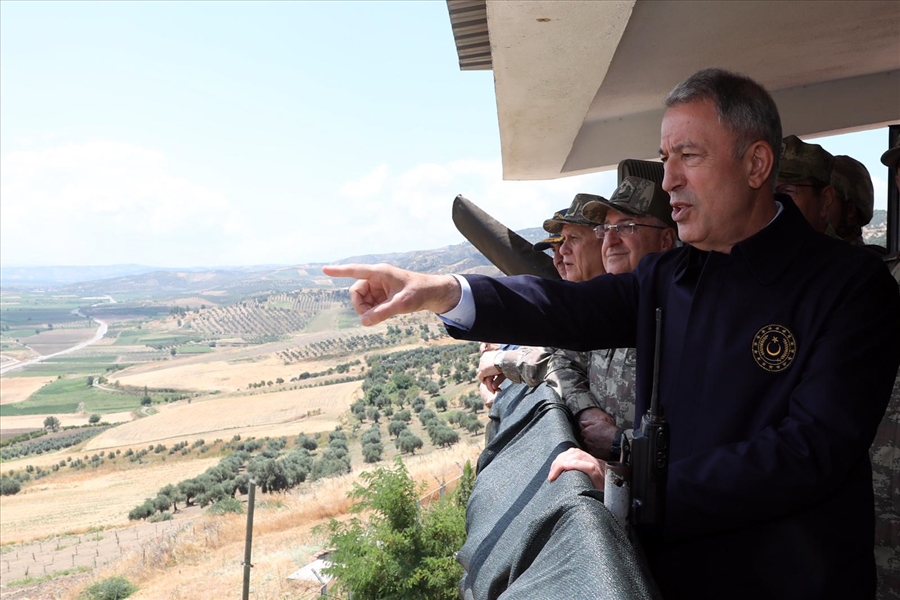Millî Savunma Bakanı Hulusi Akar, beraberinde Genelkurmay Başkanı Orgeneral Yaşar