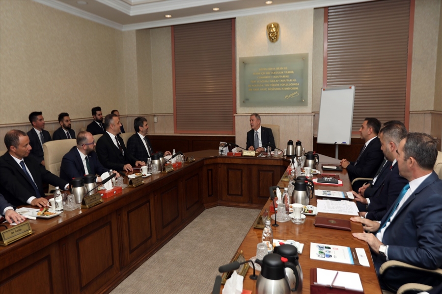 Millî Savunma Bakanı Hulusi Akar, kendisini ziyaret eden MÜSİAD Ankara