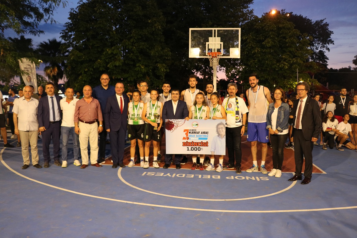 Berkay Akbaş Sokak Basketbol Turnuvası Üçüncü Kez Düzenlendi 10 Aralık 2016 tarihinde İstanbul Beşiktaş’ta meydana gelen hain terör