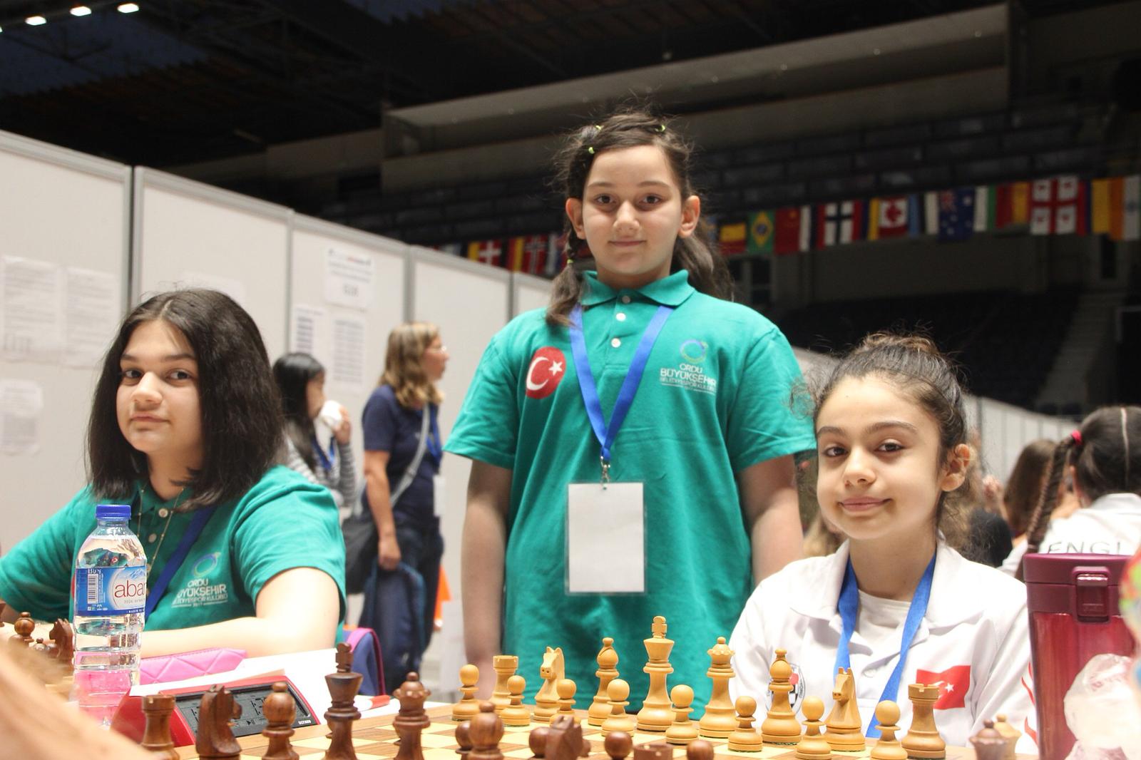 Çekya’da Ordu Büyükşehir Satranç Takımı Avrupa 2.si Oldu Çekya’da 11-17 Temmuz 2019 tarihleri arasında düzenlenen 2019 Avrupa Genç