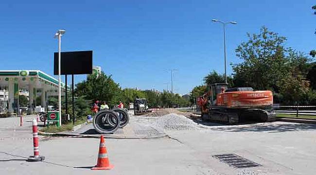 Çayyolu’nun Yağmur Çilesi Bitiyor Ankara Çayyolu’nda şiddetli yağmurlardan sonra neredeyse göle dönen yollar için