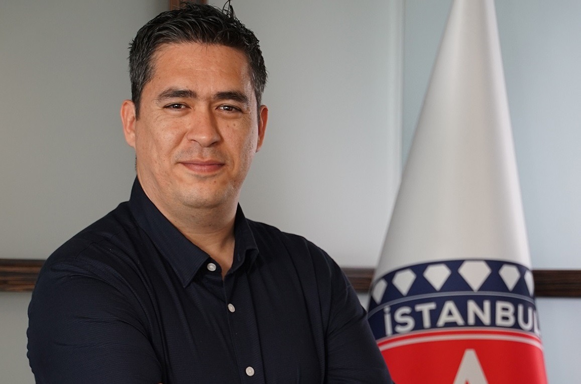 Altınbaş Üniversitesi Rehberlik Koordinatörü Murat Acet, üniversite adaylarının hayatlarının seçimini