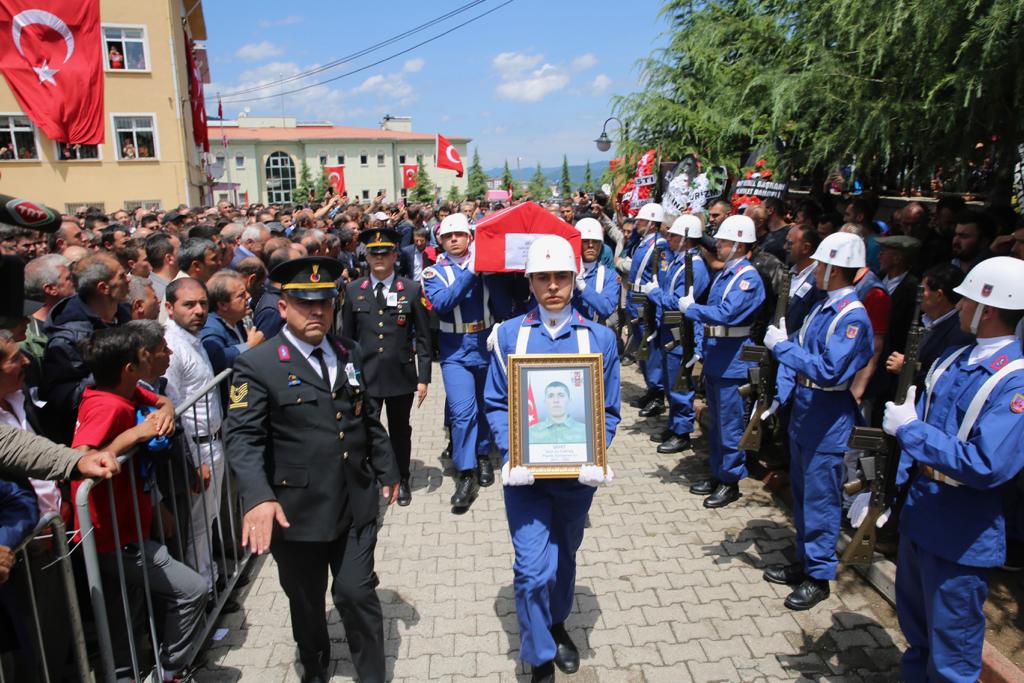Hakkari’de yürütülen operasyonda bölücü terör örgütü PKK mensupları tarafından askeri