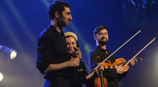 Valse isimli şarkısıyla gönüllerde yer eden genç piyanist Evgeny Grinko’nun