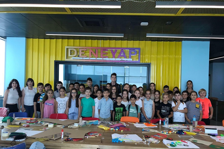 Deneyap Teknoloji Atölyeleri Projesi’nde Ders Zili Çaldı Geleceğin teknoloji yıldızı olmak isteyen gençlerin yoğun ilgi gösterdiği Deneyap