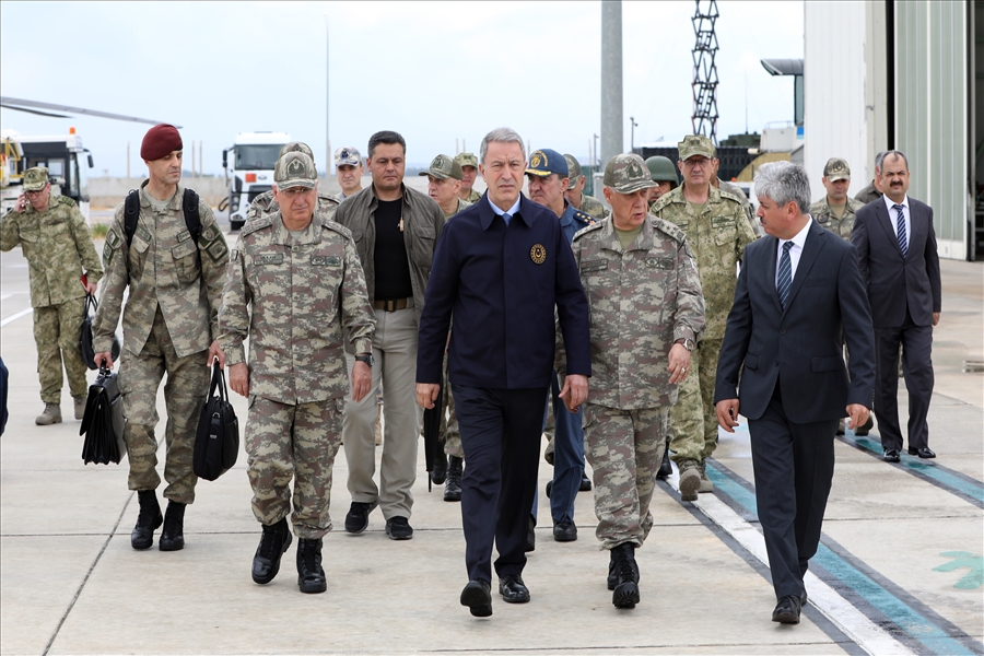 Millî Savunma Bakanı Hulusi Akar, beraberinde Genelkurmay Başkanı Orgeneral Yaşar